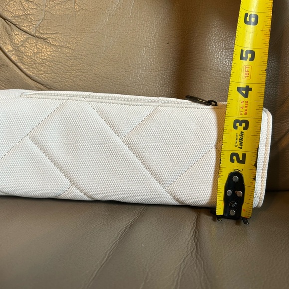 Lug Choo Choo XL Pill Organizer Matte Luxe White EUC - Picture 12 of 13